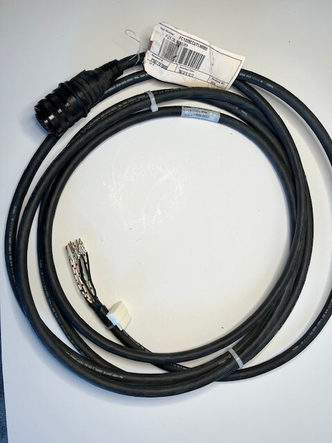 ALLEN BRADLEY 1326-CCUT-005 CABLE,RESOLVER FDBK,FLEX,FOR 1326AX-BXX,5M ALLEN BRADLEY 1326-CCUT-005 CABLE,RESOLVER FDBK,FLEX,FOR 1326AX-BXX,5M