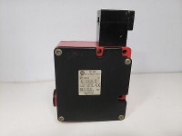 ALLEN BRADLEY 802F-TE6SM11 SAFETY INTERLOCK SWITCH 10A 300VAC