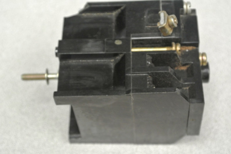 ALLEN BRADLEY 700-PLLA4 MECHANICAL LATCH 460-480VAC FOR RELAY ALLEN BRADLEY 700-PLLA4 MECHANICAL LATCH 460-480VAC FOR RELAY