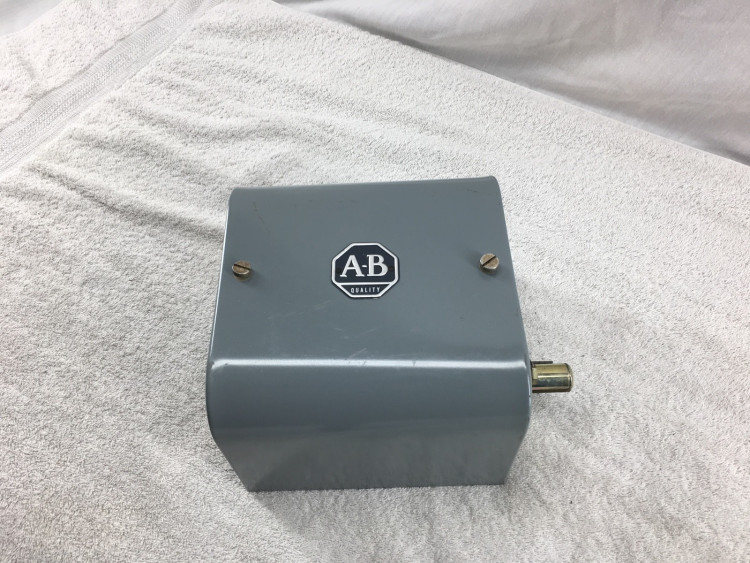 ALLEN BRADLEY 803-P4 SWITCH,ROTATING CAM LIMIT600V AC MAX 25 AMPS ALLEN BRADLEY 803-P4 SWITCH,ROTATING CAM LIMIT600V AC MAX 25 AMPS