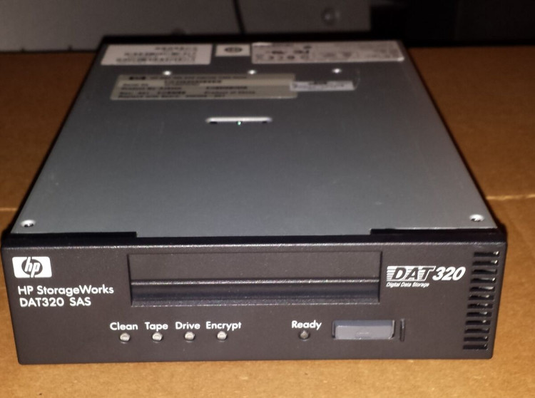 HP DAT 320 SAS Tape Drive, Int.(DAT 160/320Gb; incl. HP Data Protector Express SSE; 1data ctr, 1cln ctr; int. SAS cabl; OBDR, carbon) HP DAT 320 SAS Tape Drive, Int.(DAT 160/320Gb; incl. HP Data Protector Express SSE; 1data ctr, 1cln ctr; int. SAS cabl; OBDR, carbon)