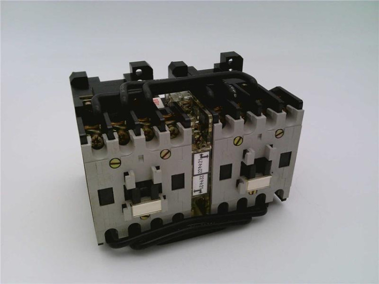ALLEN BRADLEY 104-A24ND3 CONTACTOR REVERSE 3PHASE 460V 15HP 120V COIL 24AMP