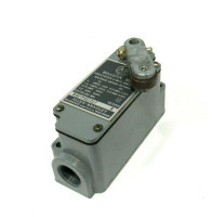 ALLEN BRADLEY 802-PASJ217 LIMIT SWITCH 3-.6AMP/AC .5-.2AMP/DC 120/600VAC