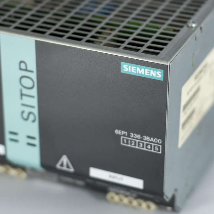 SIEMENS 6ES5-470-7LB13  MODULE A OUT S5-115 470 8O +/-10V