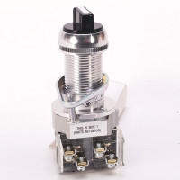 ALLEN BRADLEY 800H-JP2KB7AXXX HAZARDOUS LOCATION TYPE 7 9 3 POS. SEL. SWITCH-NON-ILLUM., STANDARD BARREL LENGTH, WHITE (KNOB) / GRAY (METAL WING), STD. KNOB MAINT.