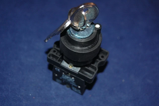 ALLEN BRADLEY 800T-J44KE7B 30.5MM TYPE 4/13 3 POS. CYL. LOCK SEL. SWITCH, MAI ALLEN BRADLEY 800T-J44KE7B 30.5MM TYPE 4/13 3 POS. CYL. LOCK SEL. SWITCH, MAI