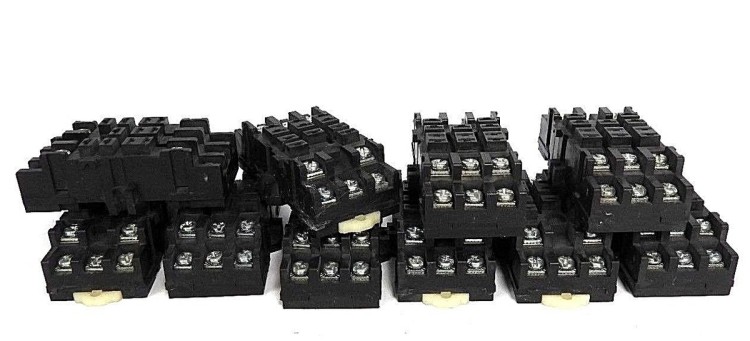 ALLEN BRADLEY 700-HN127 RELAY SOCKET 15AMP 300V 11PIN BLADE